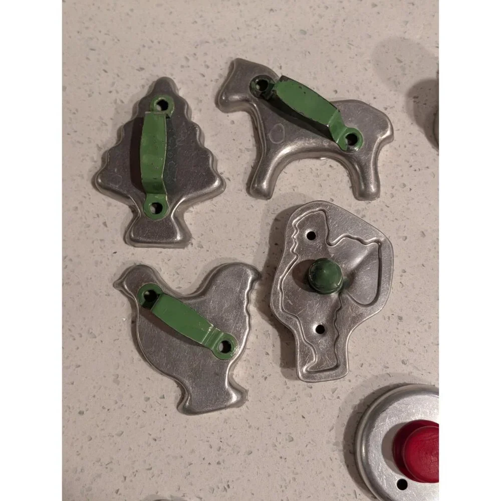 Vintage Aluminum Cookie Cutter Set of 7 with wooden Handles - Picture 6 of 13